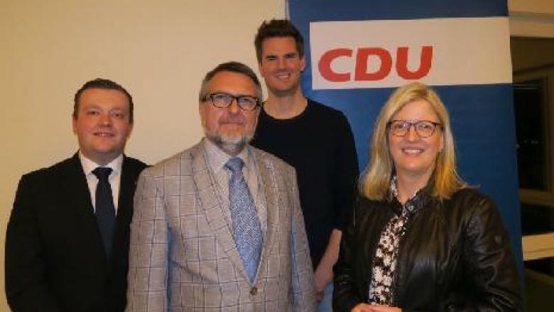 Petra Klatt neue Vorsitzende des CDU-Ortsverbandes Westtünnen. Petra Klatt neue Vorsitzende des CDU-Ortsverbandes Westtünnen.