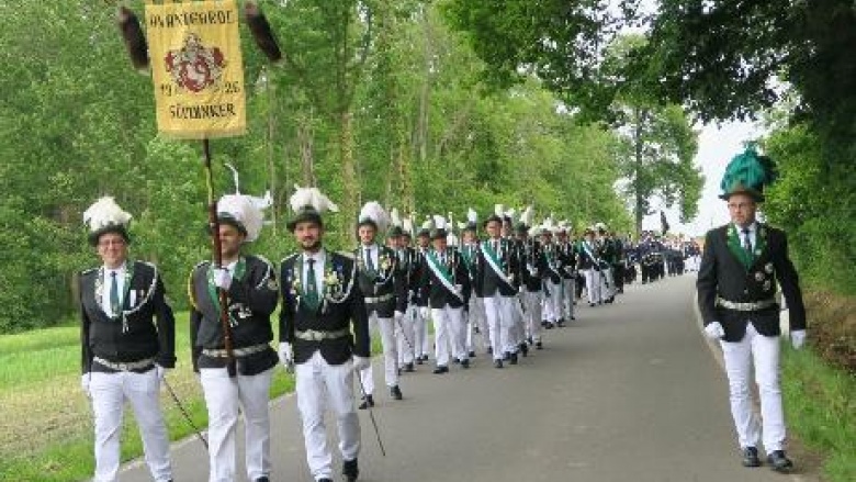 Ein Festauftakt im XXL Format nach der langen Corona Pause in Süddinker. Ein Festauftakt im XXL Format nach der langen Corona Pause in Süddinker.