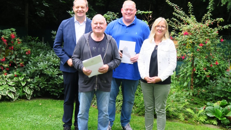 Kreisvorsitzender Arnd Hilwig, Wilfried Schröder, Dennis Grimm, Ortsverbandsvorsitzende Petra Klatt Kreisvorsitzender Arnd Hilwig, Wilfried Schröder, Dennis Grimm, Ortsverbandsvorsitzende Petra Klatt