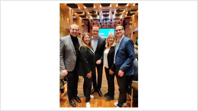 Vertreter aus Hamm: Arnd Hilwig, Daniela Gottfried, Petra Klatt, Bastian Gottfried mit Jens Spahn